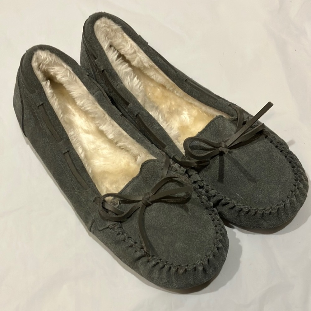 EUC Sz 8 Target suede faux fur lined slippers